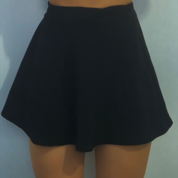 Skater Skirt - Picture 2 of 3